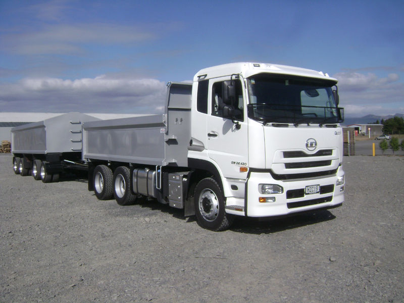 Earn your Class 5 truck licence with us.